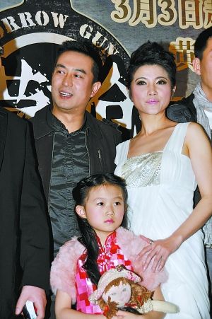《借枪》"夫妻"风生水起 颜丙燕收着演也抢眼