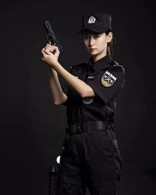 不爱红妆爱武装 四川高颜值女特警